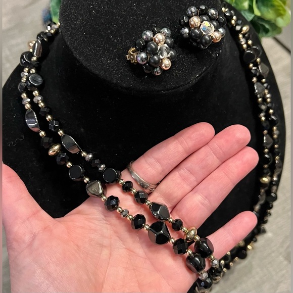 VINTAGE CHICOS/JAPAN NECKLACE & CLIP SET THAT IS CLASSY AND SOOO RICH 💕👏 - Picture 6 of 15